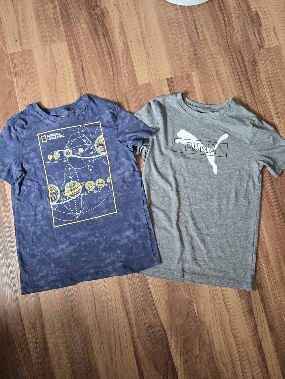 National Geographic Navy Blue Tie-Dye Tee & Puma Athletic Shirt set 8 EUC